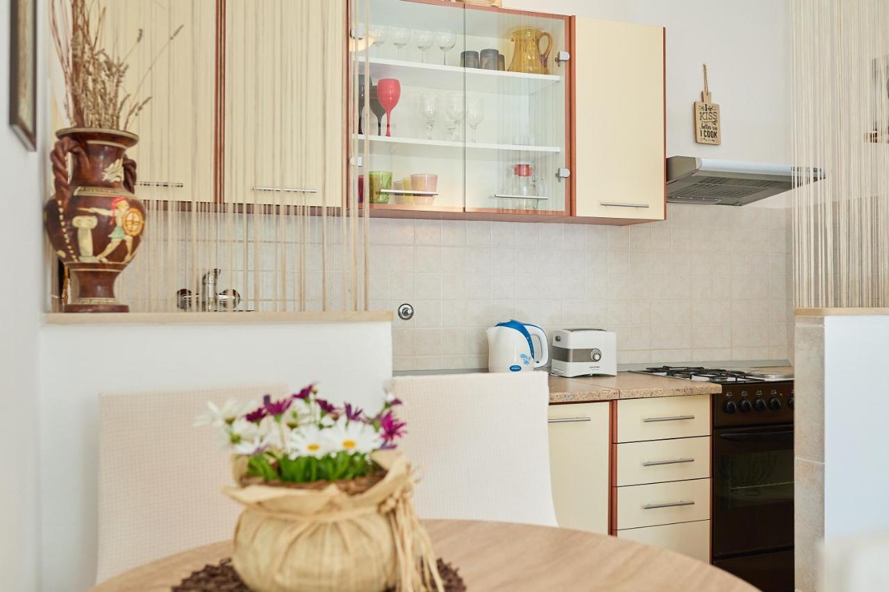 Studio Dolores-Apartment By The Sea Maranovići Exteriör bild